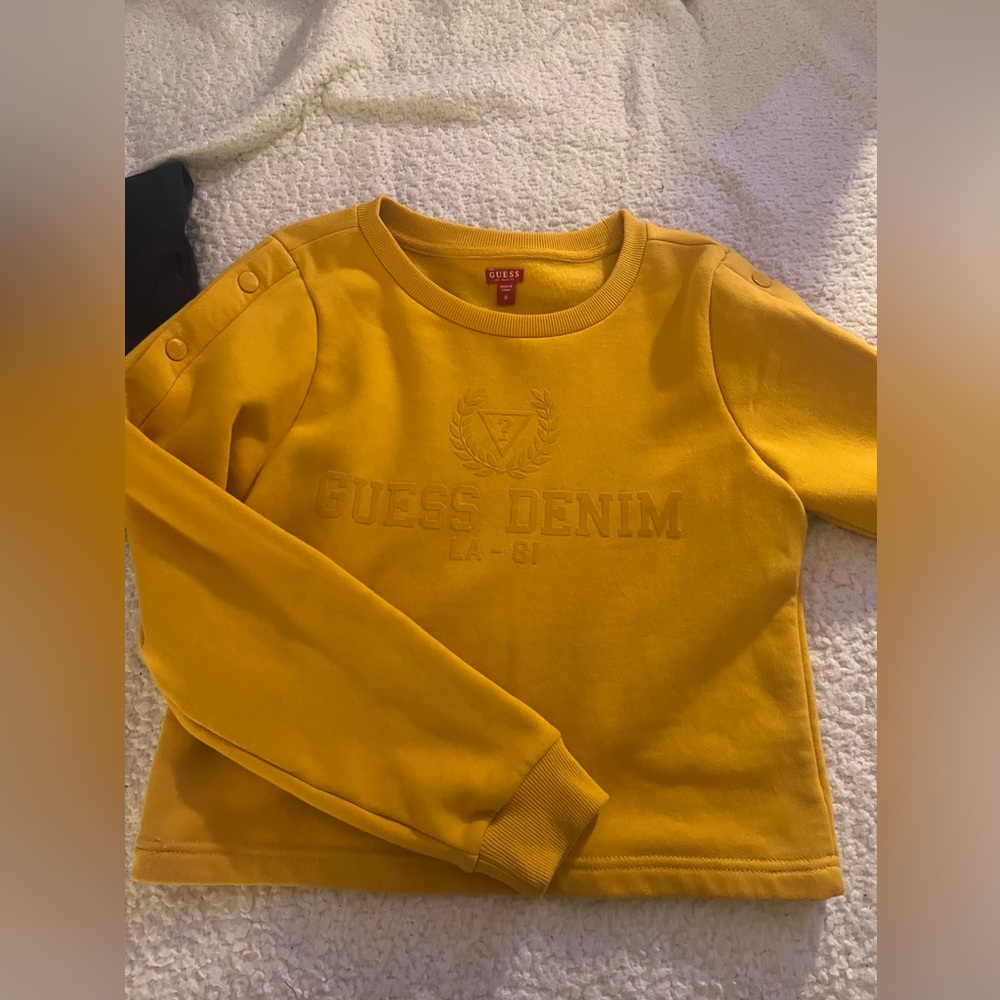 Guess Crewneck Sweatshirt With buttons